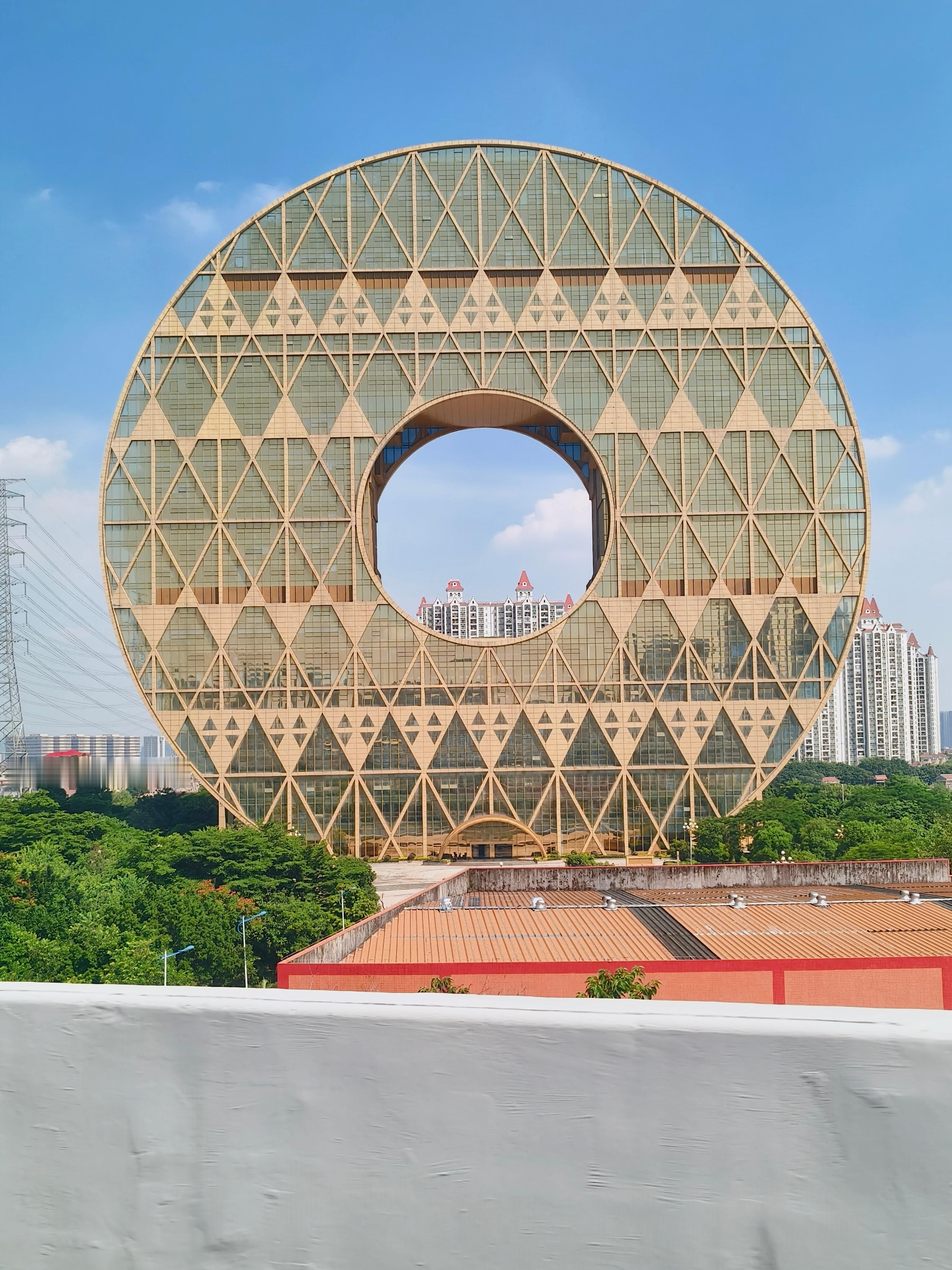 巨型铜钱（） 