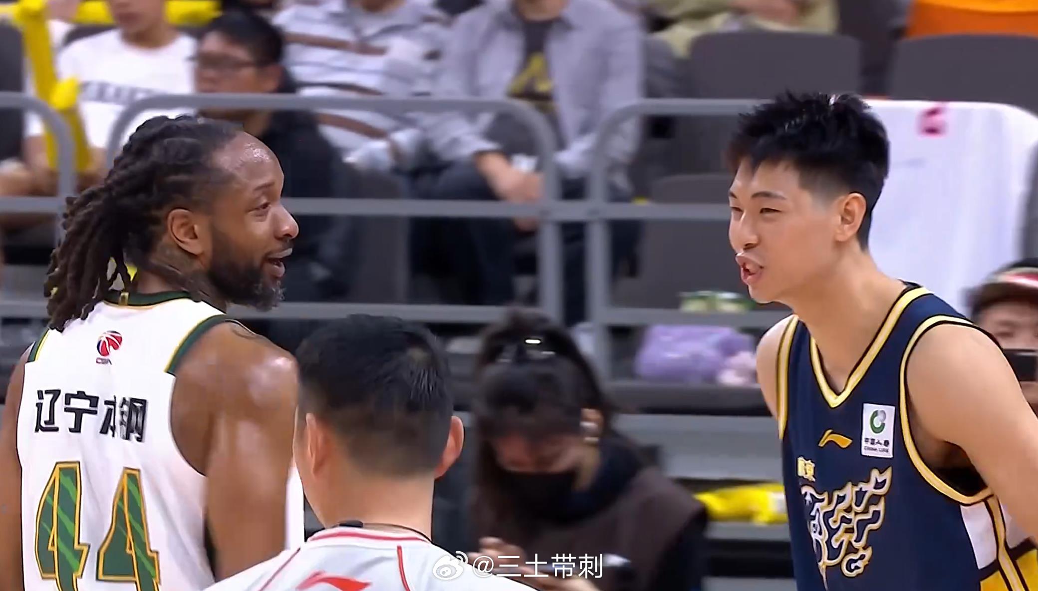 广东男篮vs辽宁男篮 广东半节就得了3分，框框打铁。。。 小崔来了！ 