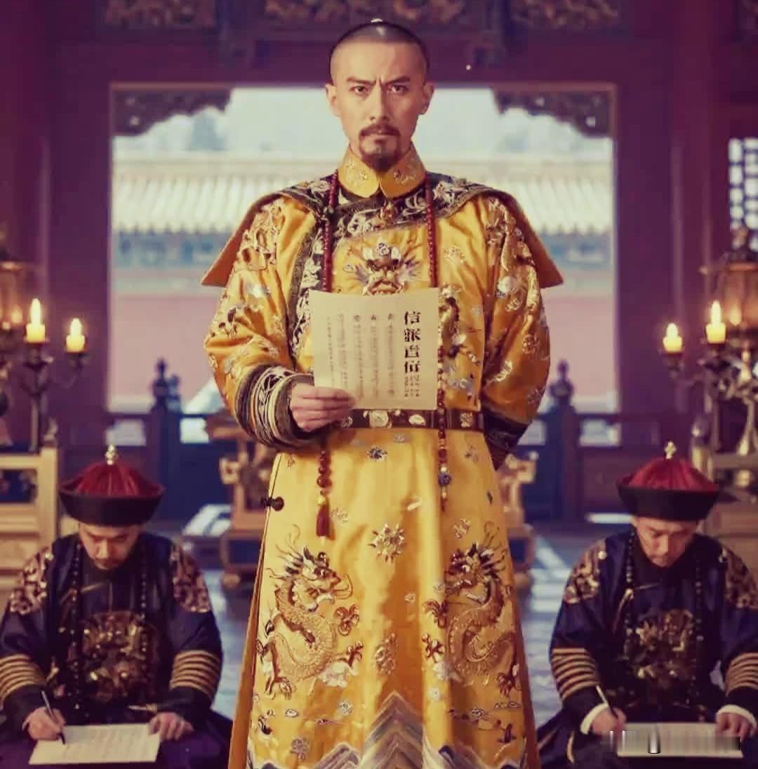 雍正年间，因战事频繁、奏报繁杂，皇帝在内廷设立了"军机处"。他亲笔留下"军机处分