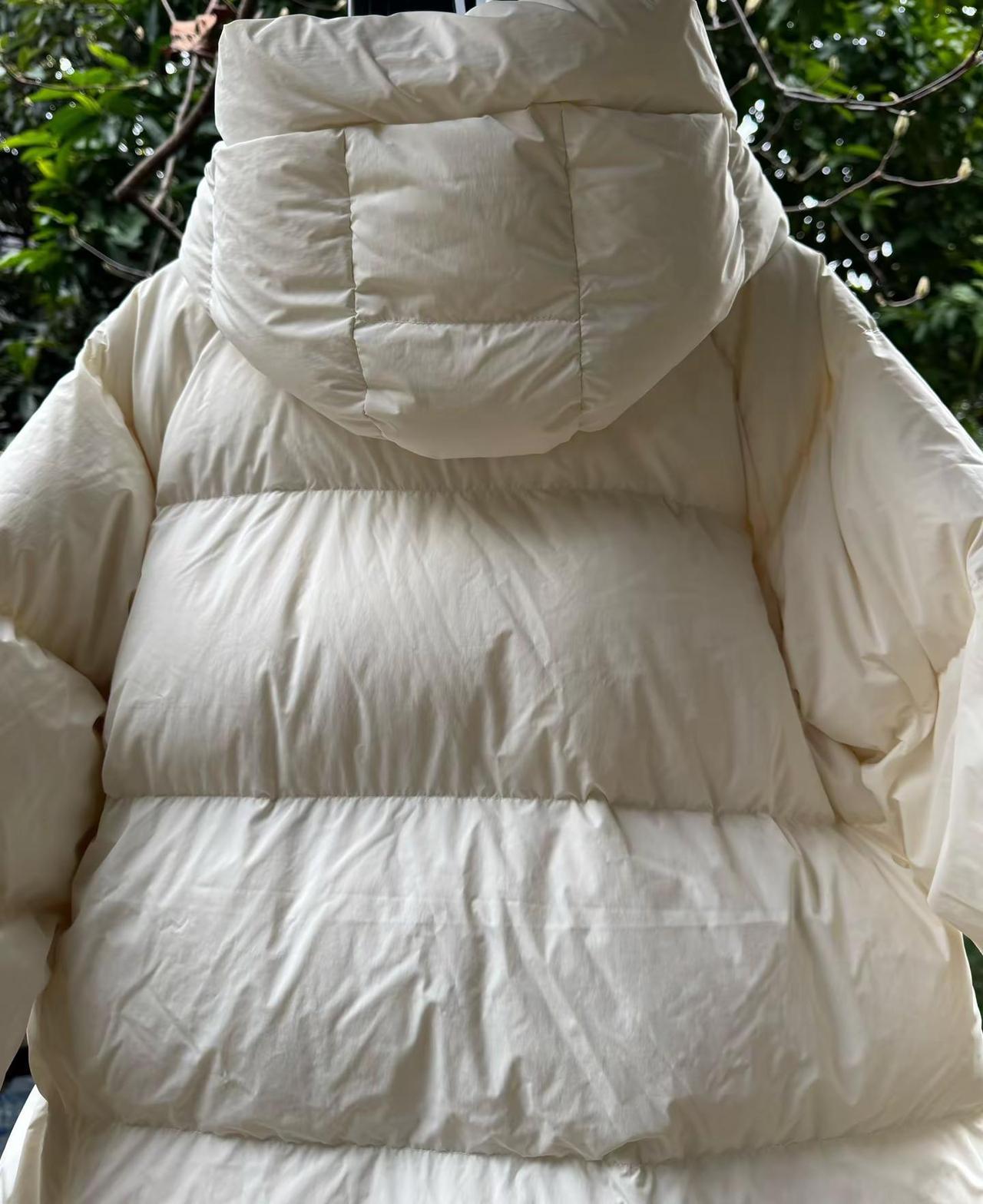 中长款鹅绒服对我的个子好像还是差点感觉，感觉这件专门给小个子姐妹做的，好像对比起