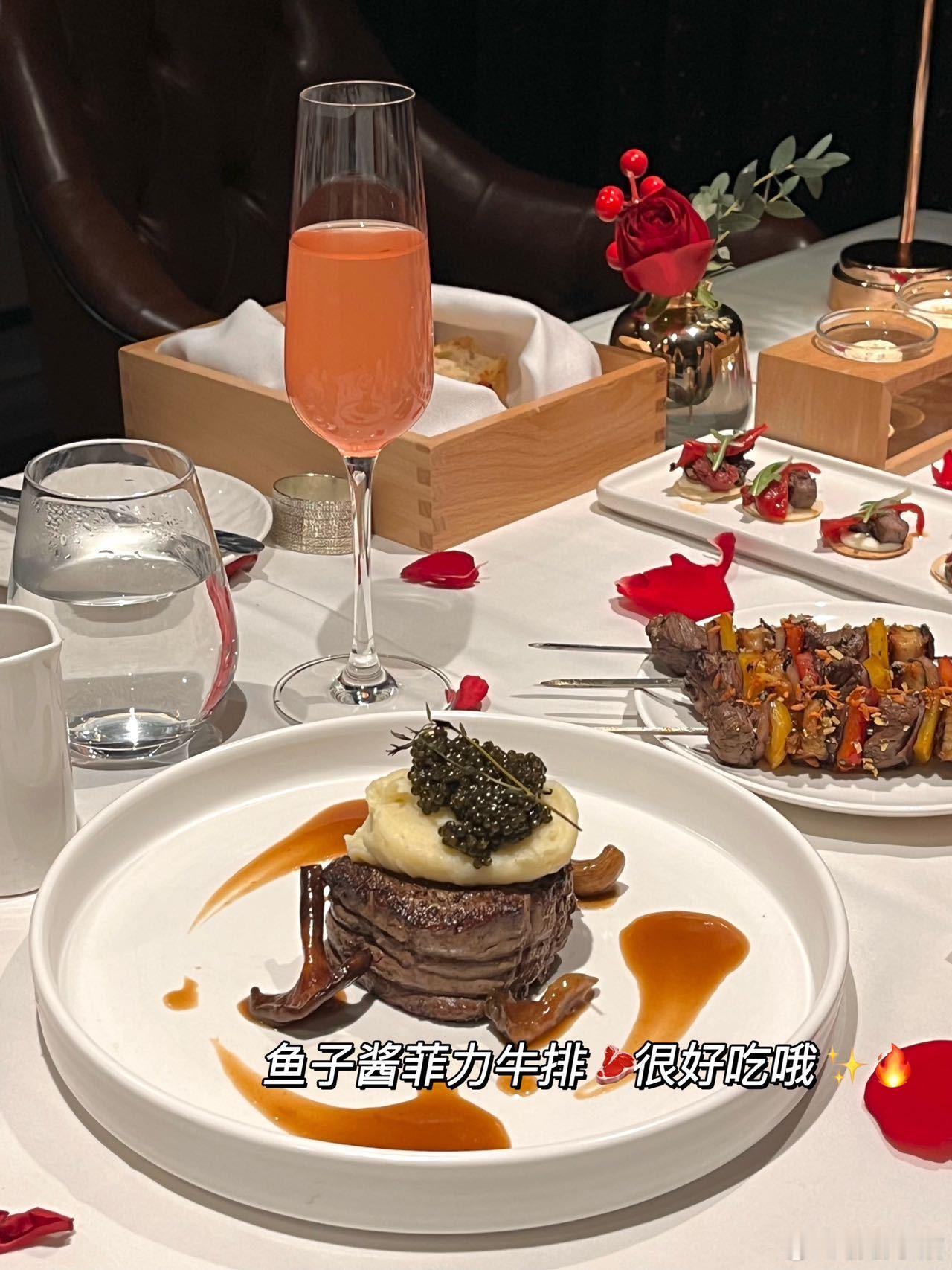 分享一下过期情人节约会[doge]选了一家牛排店，可以吃饭聊天chill一下午?