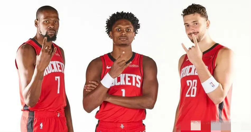 仅次于雷霆和掘金
火箭本赛季总冠军赔率排名第三
尽管落后西部第二的掘金仅2胜场差