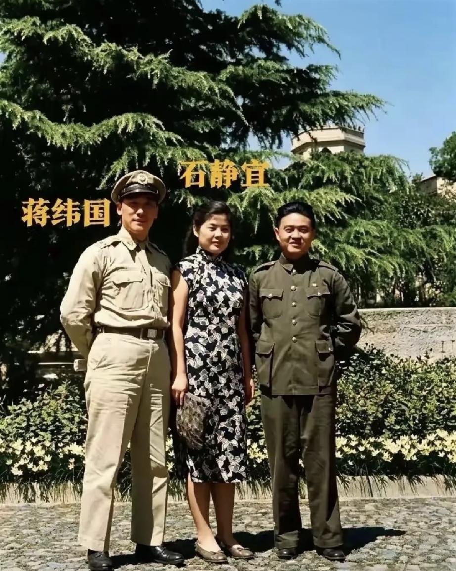蒋家两兄弟的感情观截然不同，蒋经国是个多情种，蒋纬国是个痴情种。
蒋经国除了正妻