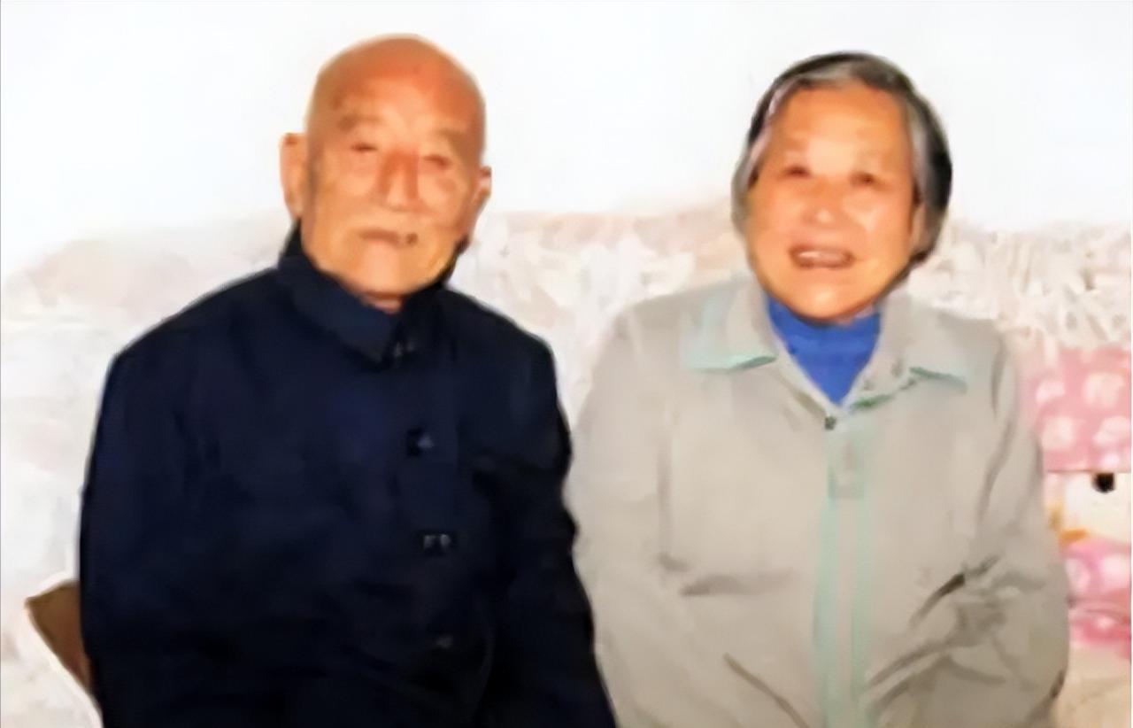 1971年，48岁农民迎娶一个比他小10岁且满腹学识的女大学生，唯一不足之处就是