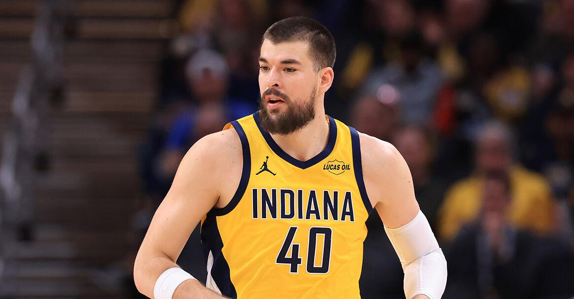 什么鬼？
步行者官方：祖巴茨遭遇肋骨骨折，将缺席本赛季剩余比赛。
也没听说，被谁