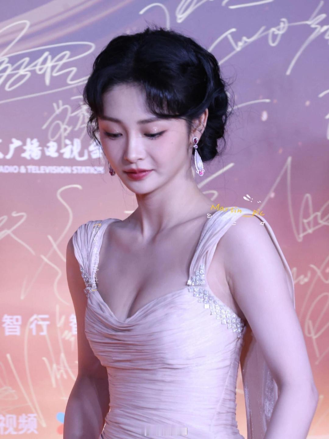 周洁琼去各大剧刷脸的题海战术 真的，姐最近这刷脸频率我服了，打开哪个剧都有她，关