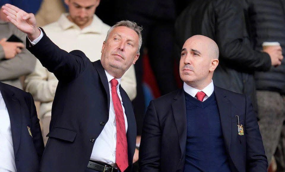 📢 据天空体育记者Rob Dorsett报道："曼联尚未与任何外部候选人就夏季