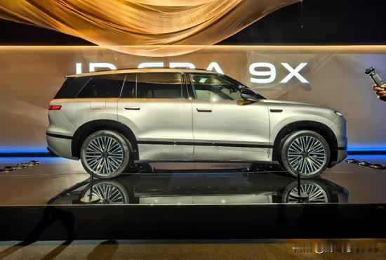 不管你信不信，2026年买车不入坑就得这样选：
1、选纯电车--埃安UT
2、选