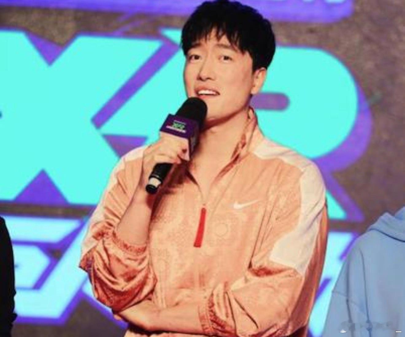刘翔的选择最终确定了：不当教练，直接买断。49.4万元买断费，意味着这场持续多日