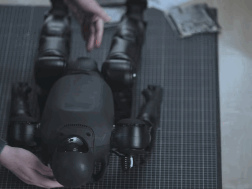 全球首个个人机器人 这个跟头翻的也太帅了吧！ 