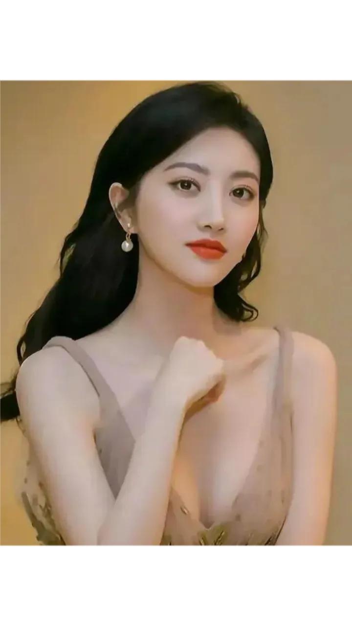 景甜腿部手术背后的坚持与抉择

近日，景甜工作室发布了一段她躺在医院病床上的视频