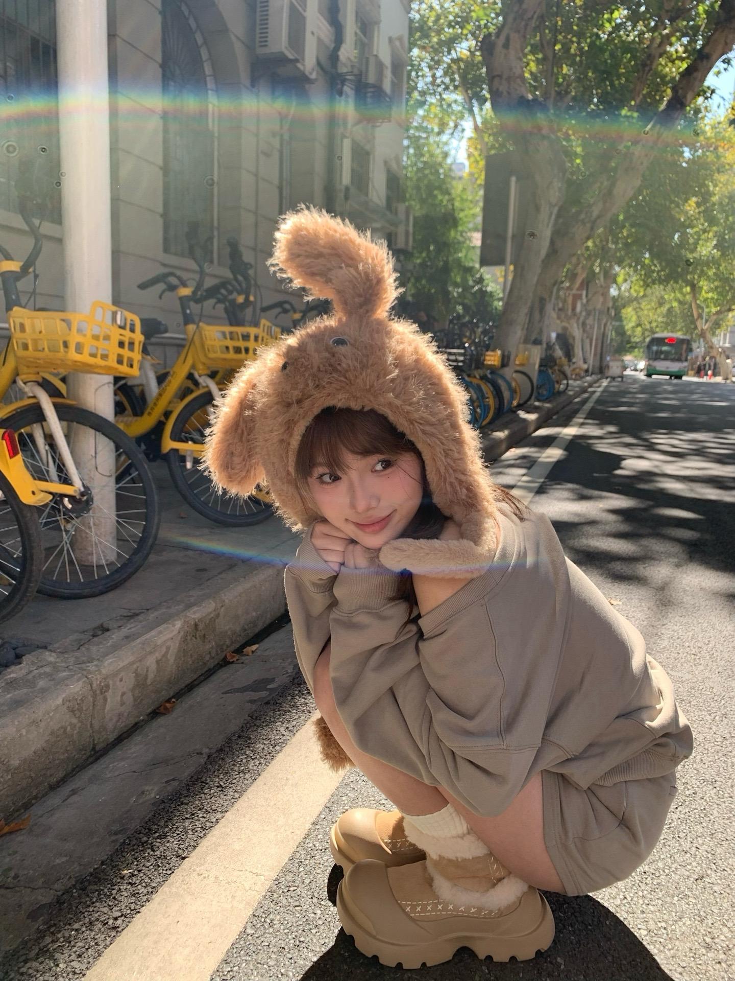 爱是神洒在她肩上的光。