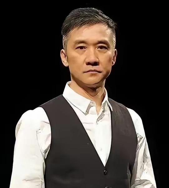 2011年，黄志忠把自己在北京的两套千万房产、200万存款和名下所有车，一把塞给