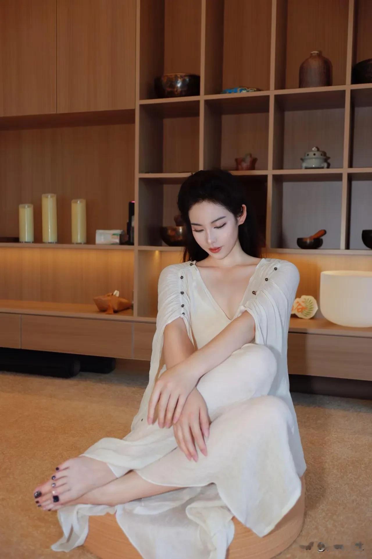 月河夜饮
 
序
冬深赴嘉兴，羁旅月河之畔。值夜色垂落，灯影摇波，遂寻酒肆小坐，