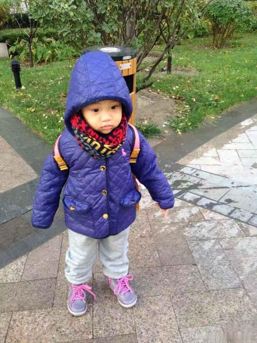 贾乃亮为甜馨庆14岁生日贾乃亮陪甜馨过14岁生日 14岁的甜馨虽然长高了变美了，
