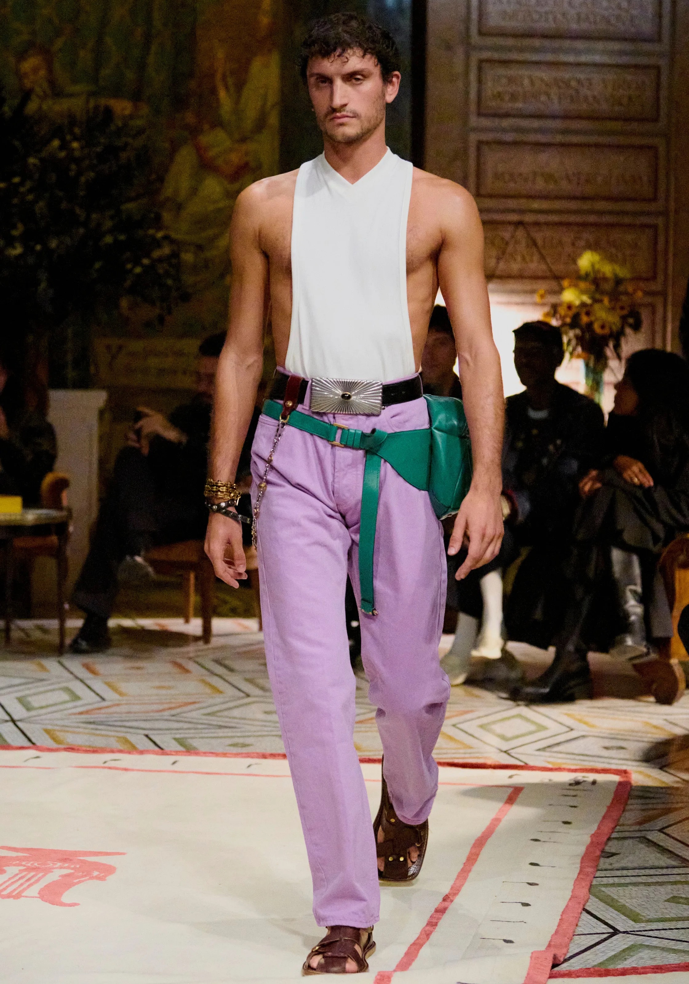 秀场分享：头排云看秀 Versace 2026春夏系列大秀现场 鞠婧祎和范思哲新