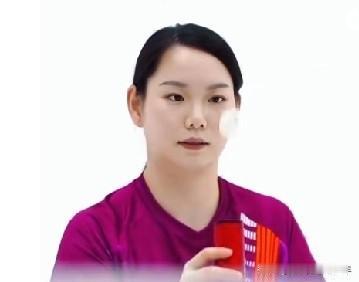 新加坡大满贯赛女单1/16决赛：
何卓佳VS早田希娜。
  只是一场经典之战，何