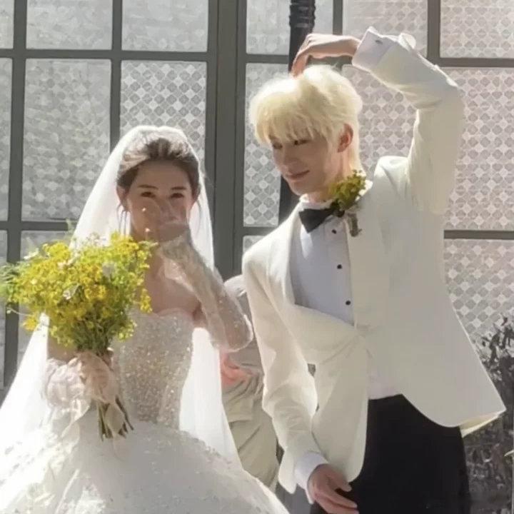 郭宇欣张翅婚礼路透郭宇欣张翅新剧婚礼路透这两人好可爱哈哈！郭宇欣张翅婚礼路透🈶