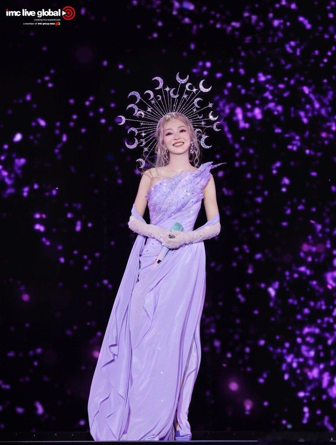 张韶涵的时尚秀场终于轮到三亚了 张韶涵2026觅光世界巡演首场三亚定档1月9日！