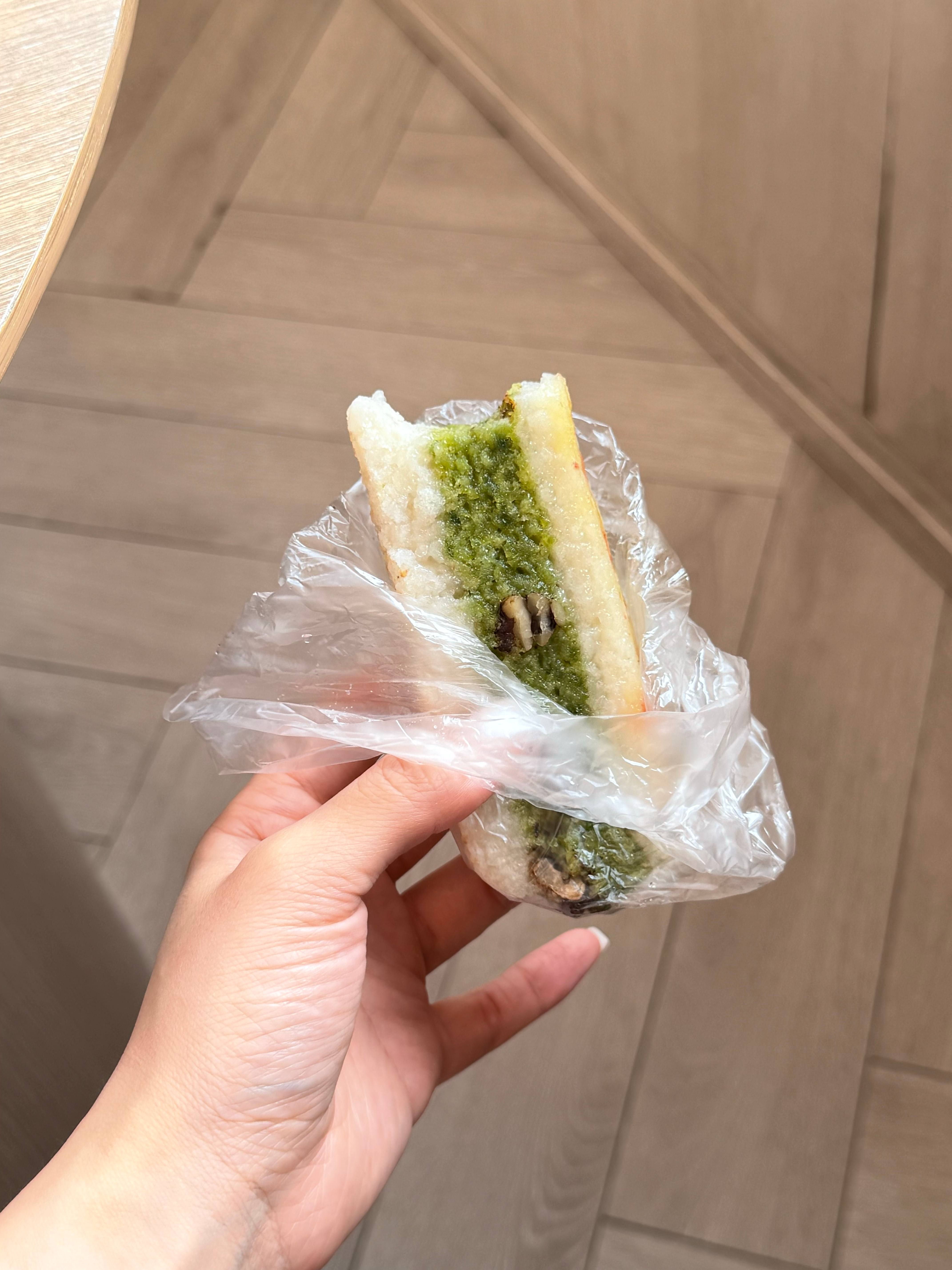 吃糕团(*¯︶¯*) 
