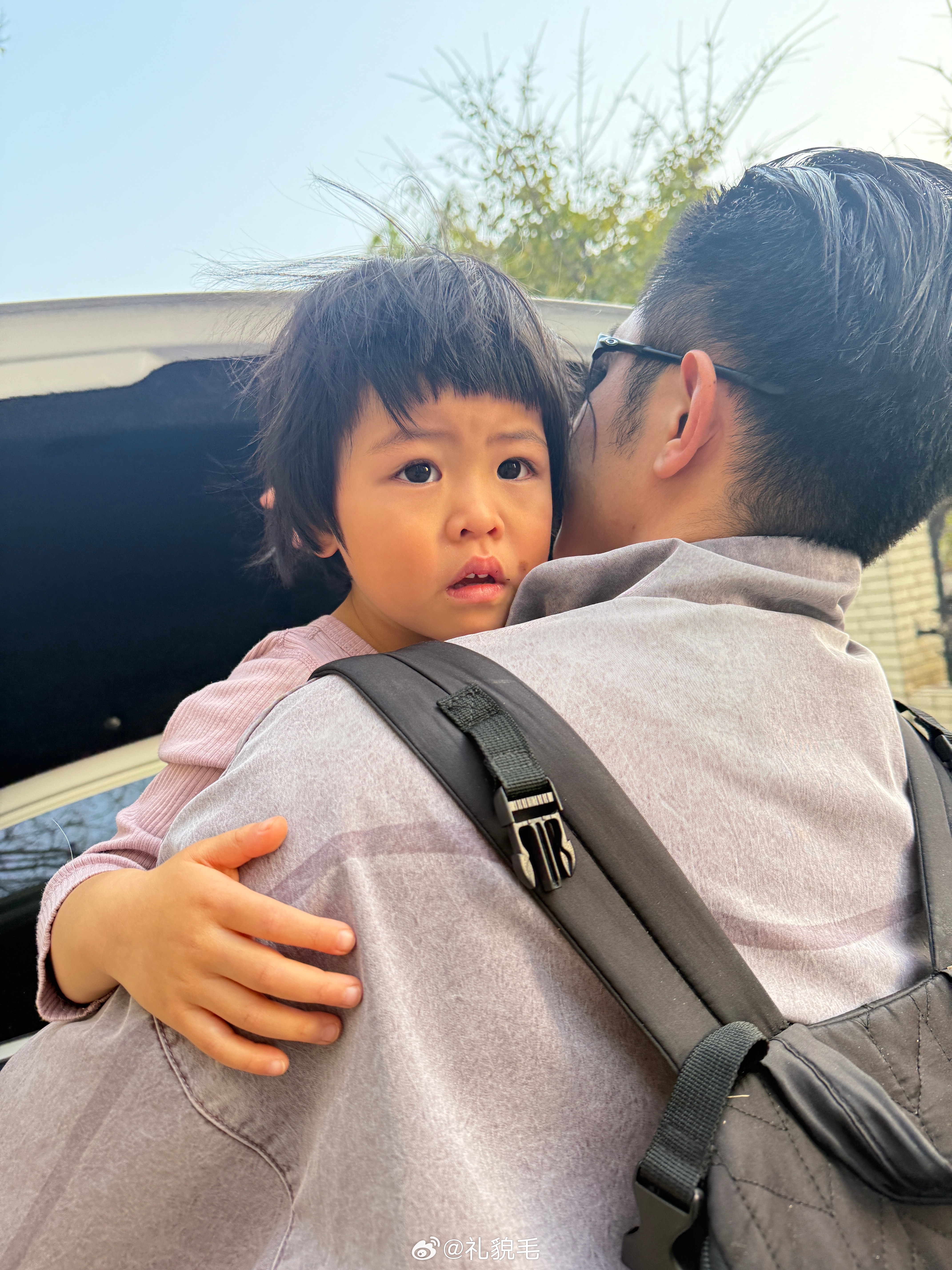 大素带小素就一个词：千锤百炼前天抱孩子在后备箱换衣服把球的头撞后备箱昨天穿着大球