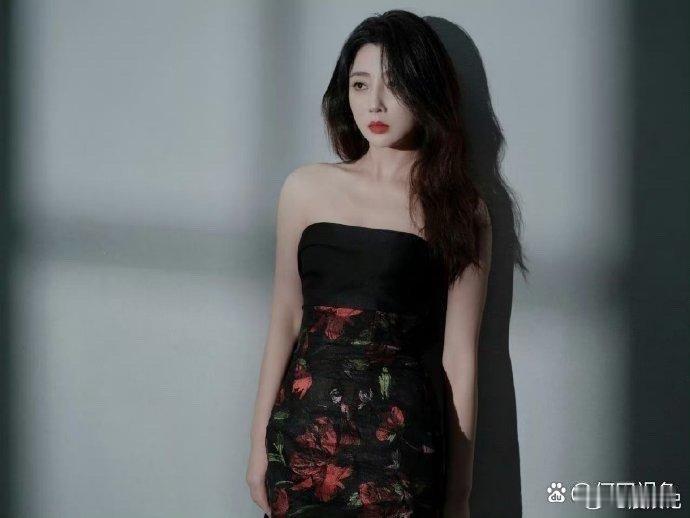 殷桃感觉颜值和身材都是非常到位的，为什么现在在内娱的流量这么低 ​​​