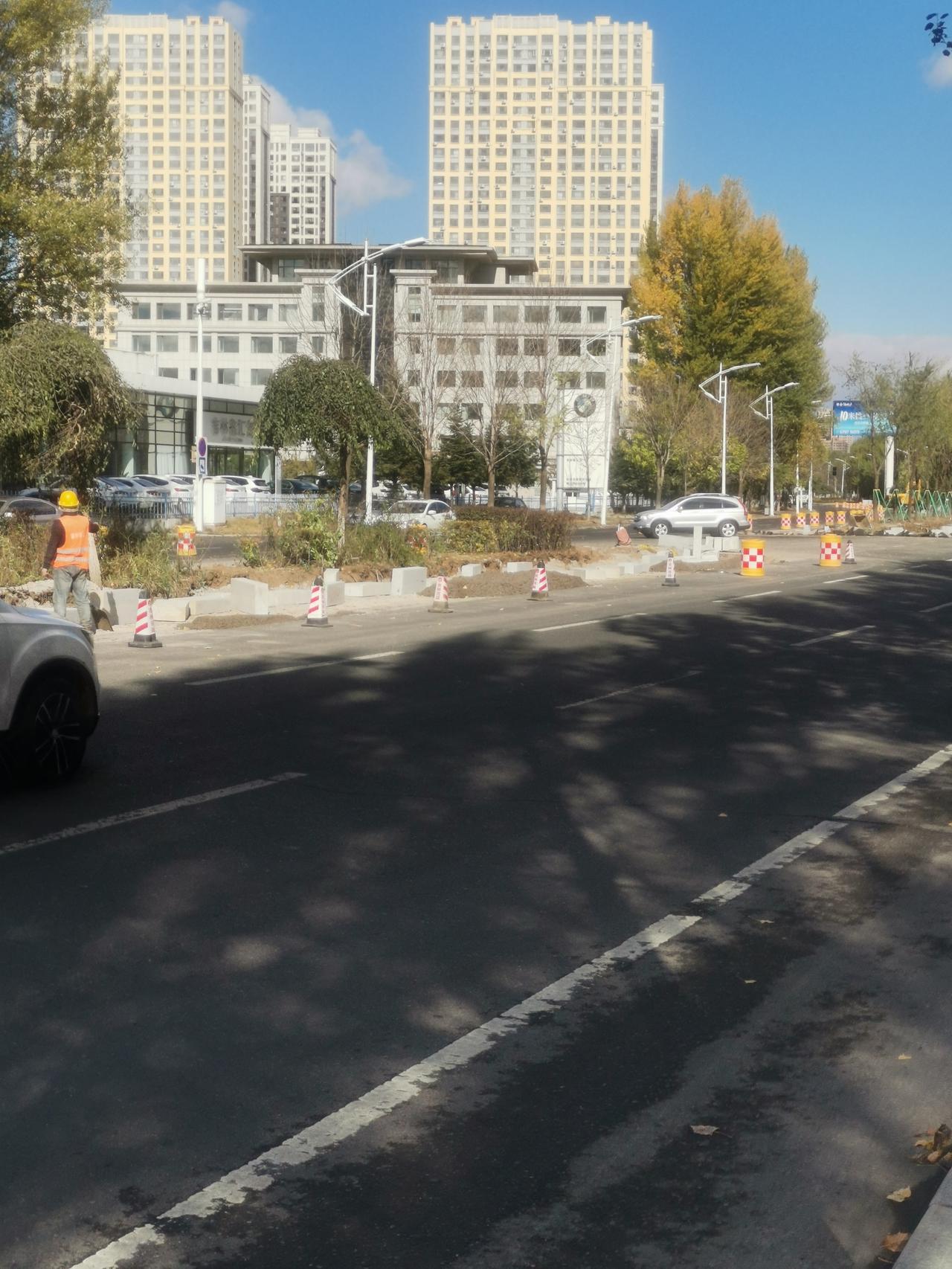 吉林市南山街连接线工程推进迅速，目前已近收尾阶段，日后能与红旗大桥实现有效衔接。