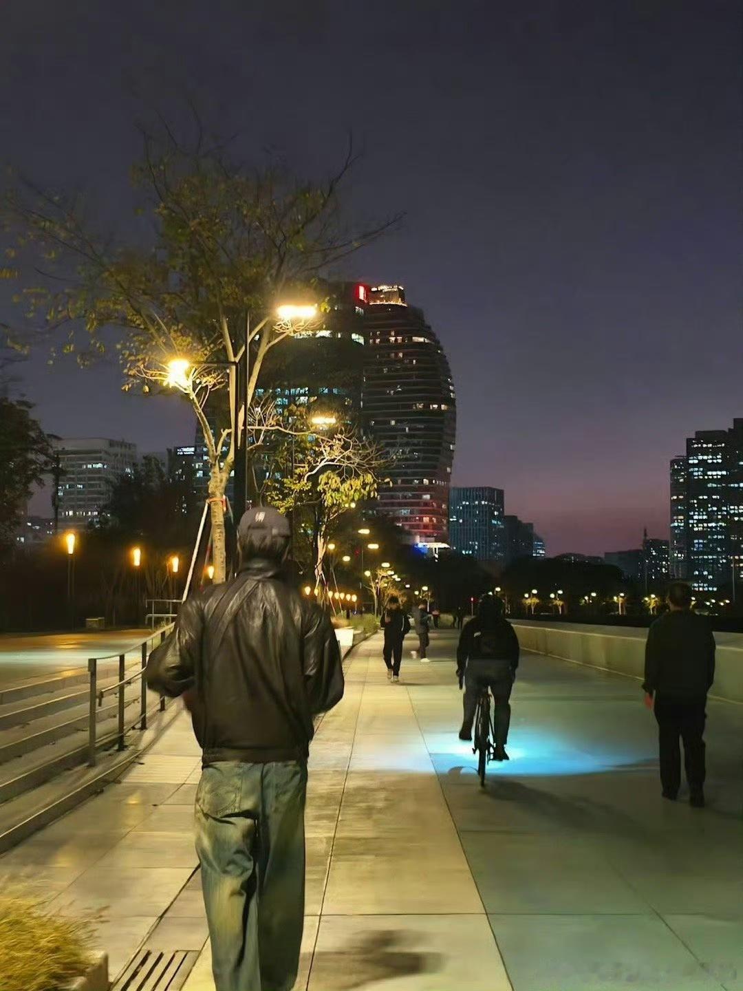 娱乐宋威龙疼痛文学宋威龙背影神图宋威龙疼痛文学，啊啊啊啊哥哥 