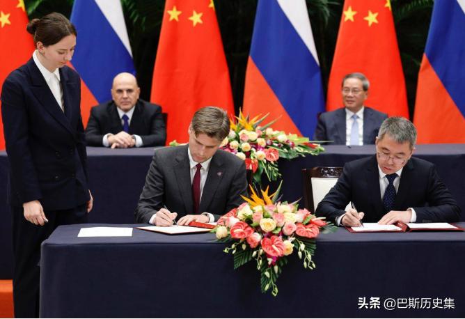 俄媒报道，11月3日，在中俄两国总理的见证下，俄罗斯国家航天集团与中国卫星导航系