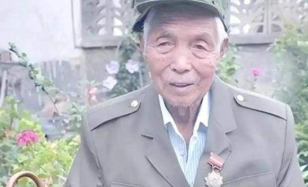 1979年，战士黄干宗被两名越南女兵活捉，他本已经做好了慷慨赴死的准备，没想到两