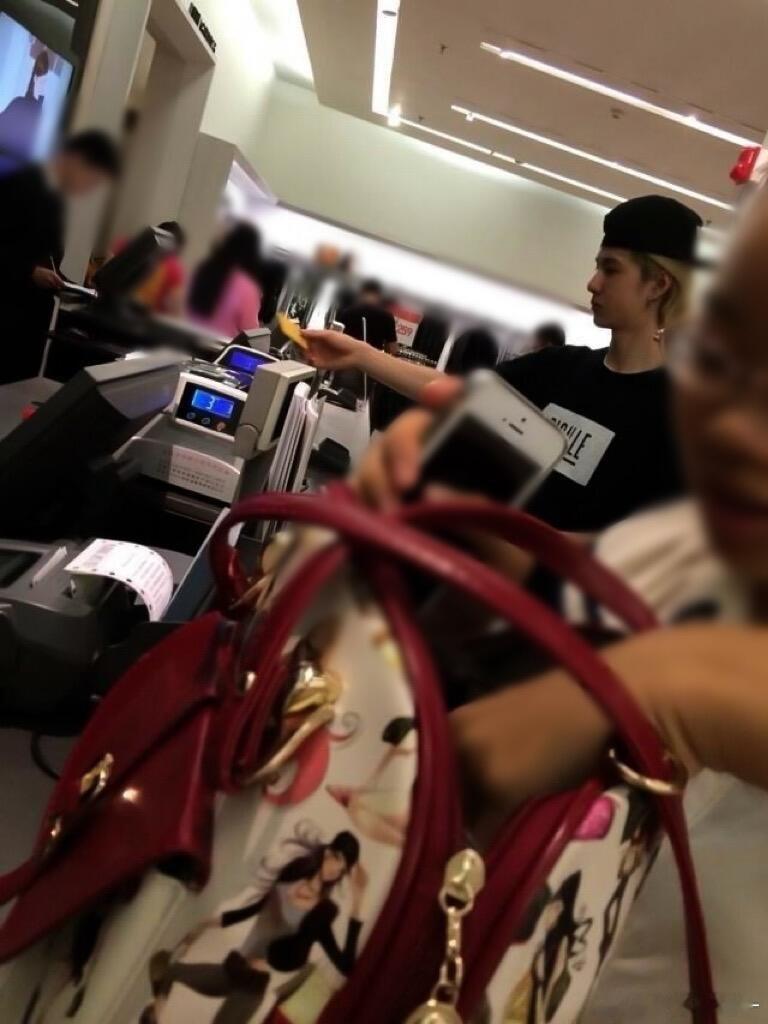 17岁还没有成年的王一博 真的很萌🥺🤏🏻 