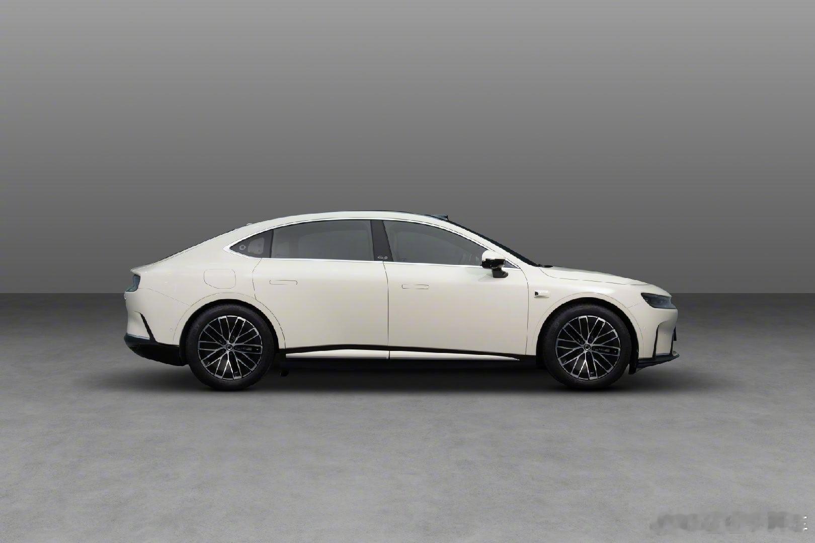 smart精灵6号公告图发布一直以来，大众印象中的smart都是小巧玲珑的代表。