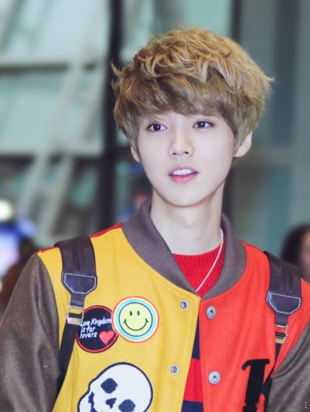 陈赫晒鹿晗live图鹿晗好尊重本命年 简直是洋娃娃级别的鹿晗！生日快乐🎈鹿晗