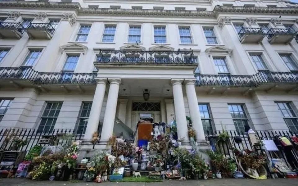 英国最近有一个很魔幻的新闻。
伦敦海德公园旁，一栋价值2.1亿英镑、曾创下英国住