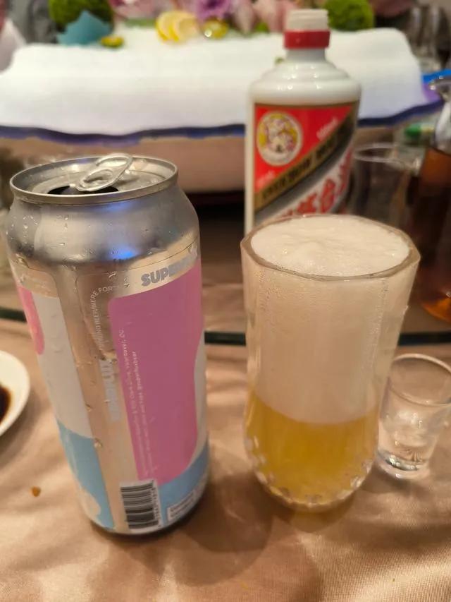 他加税，卖的人加价就完了。。。。
重要的是有统一的指导定价，去市场化，
对不可替