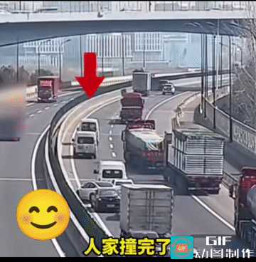 这人停车不仅停在高速道上，而且他停的还是弯道。
肇事逃逸，保险公司可能拒赔。
无