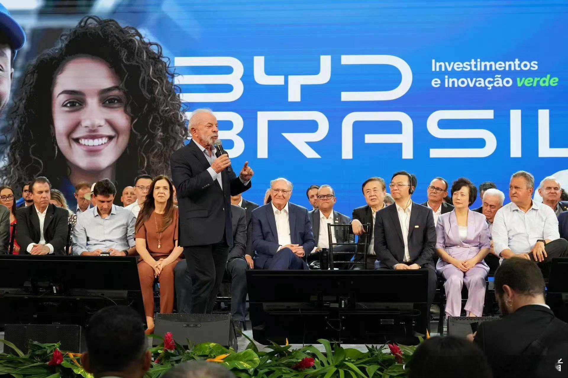 比亚迪第1400万辆新能源汽车下线，这个数据是在巴西工厂完成的，就连巴西总统卢拉