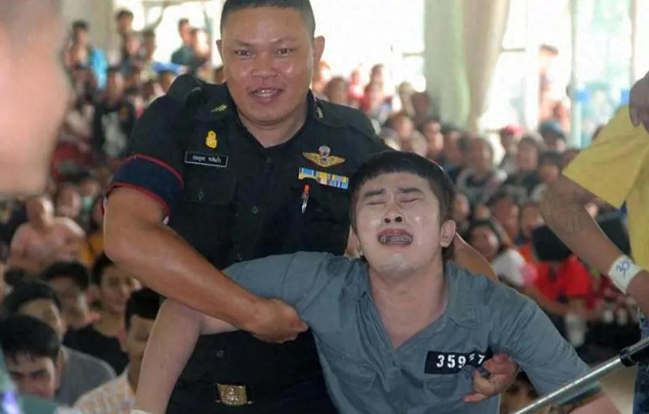 柔化审美盛行，少年豪气难寻，国民审美逐渐跑偏，背后根源值得所有人深思。

翻看当