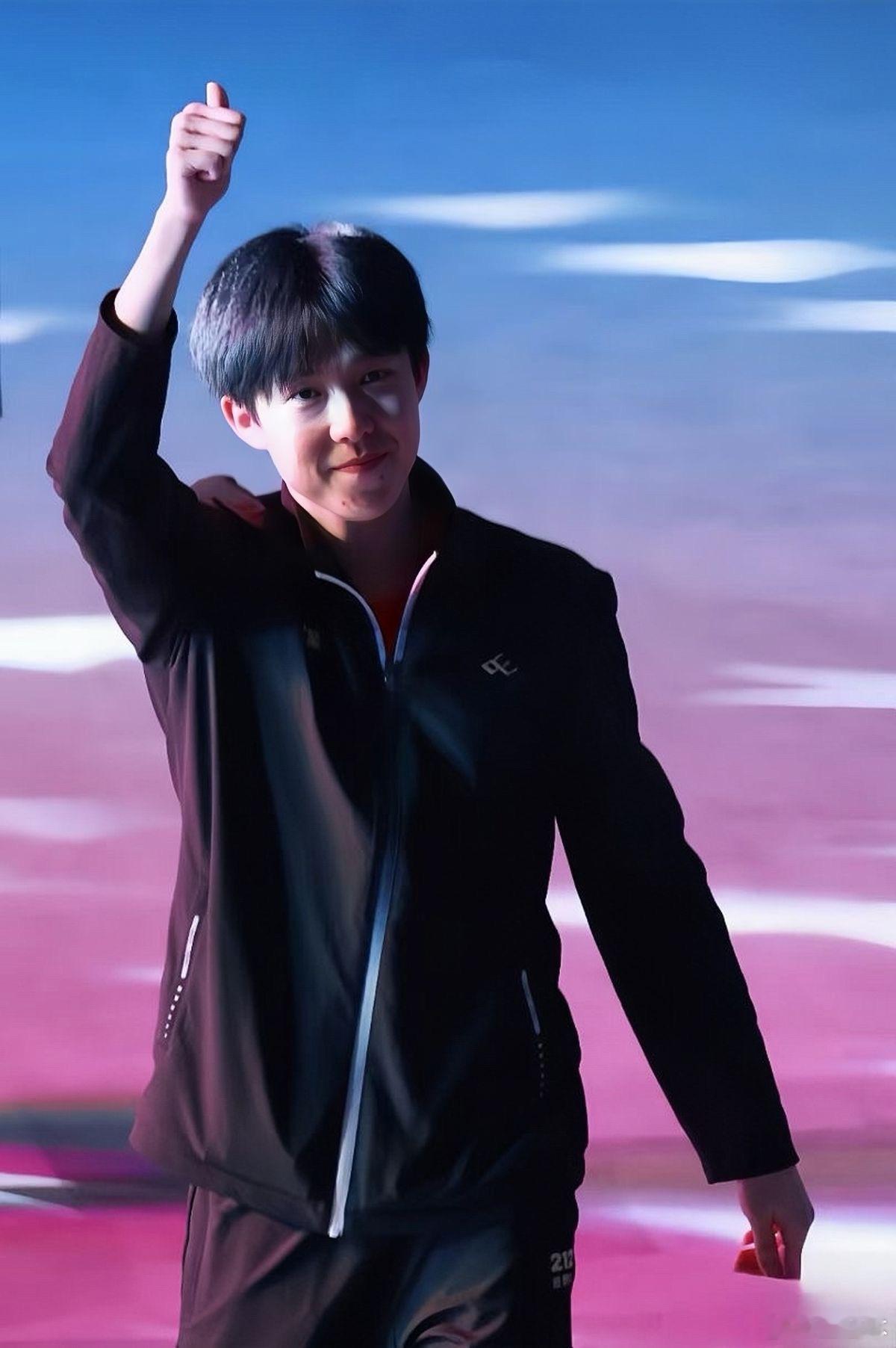 大头现在就是更成熟了，比2年前气质变了个样，更沉稳。奶一手护身，对手强不好打，还