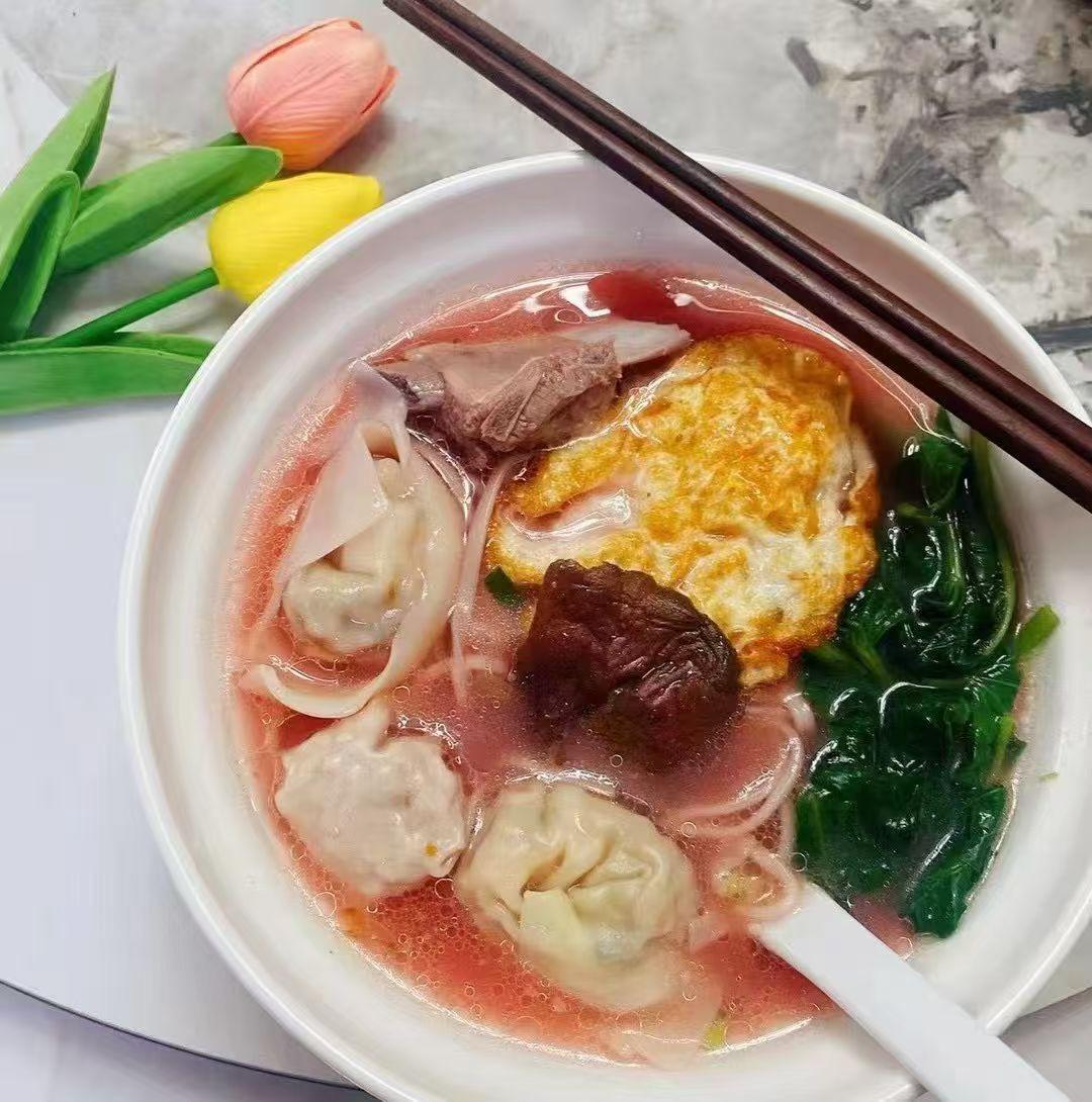 暖心暖胃的饺子，汤头浓郁，配料丰富，快来尝尝吧😋