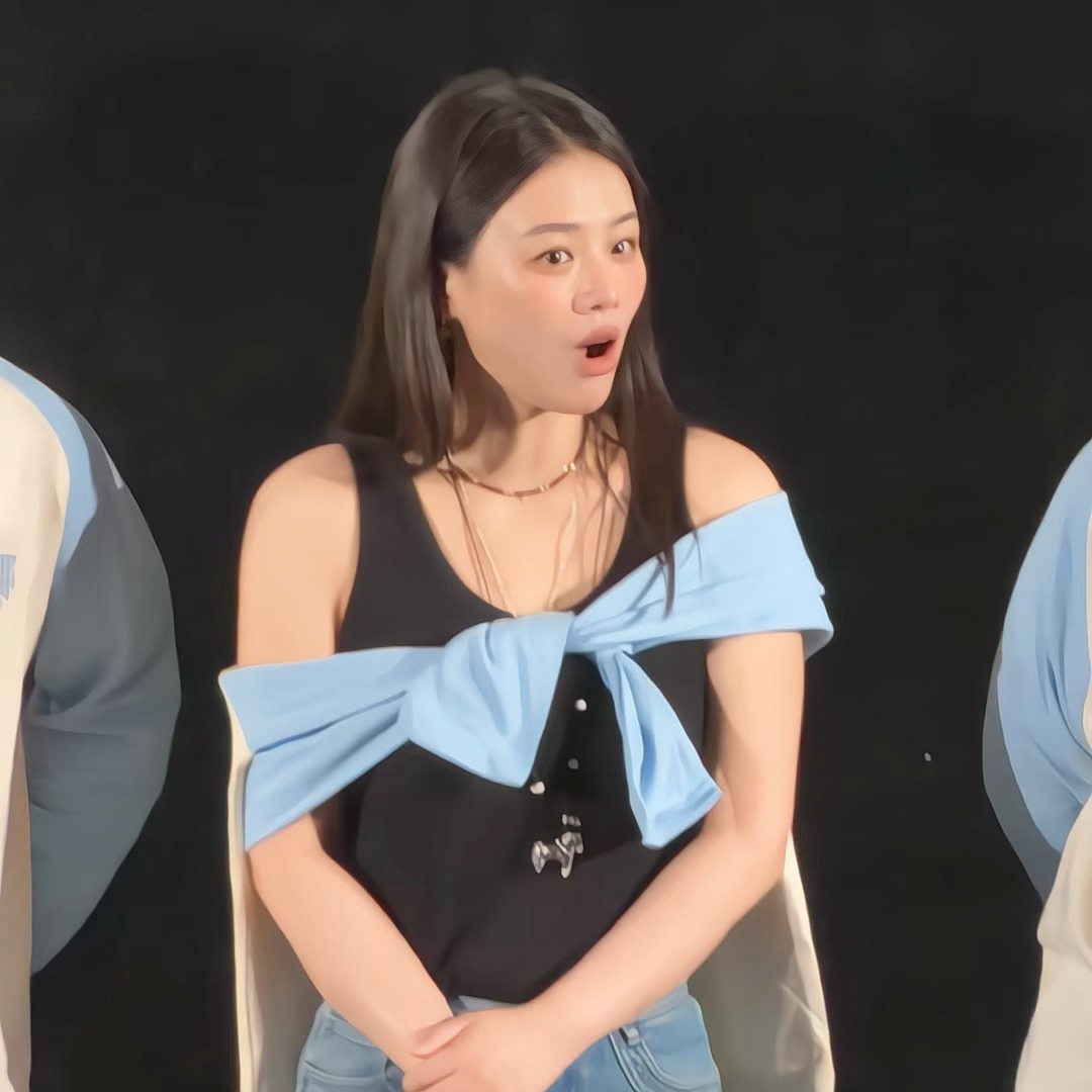 😲这有一个宝宝在卖萌！ 