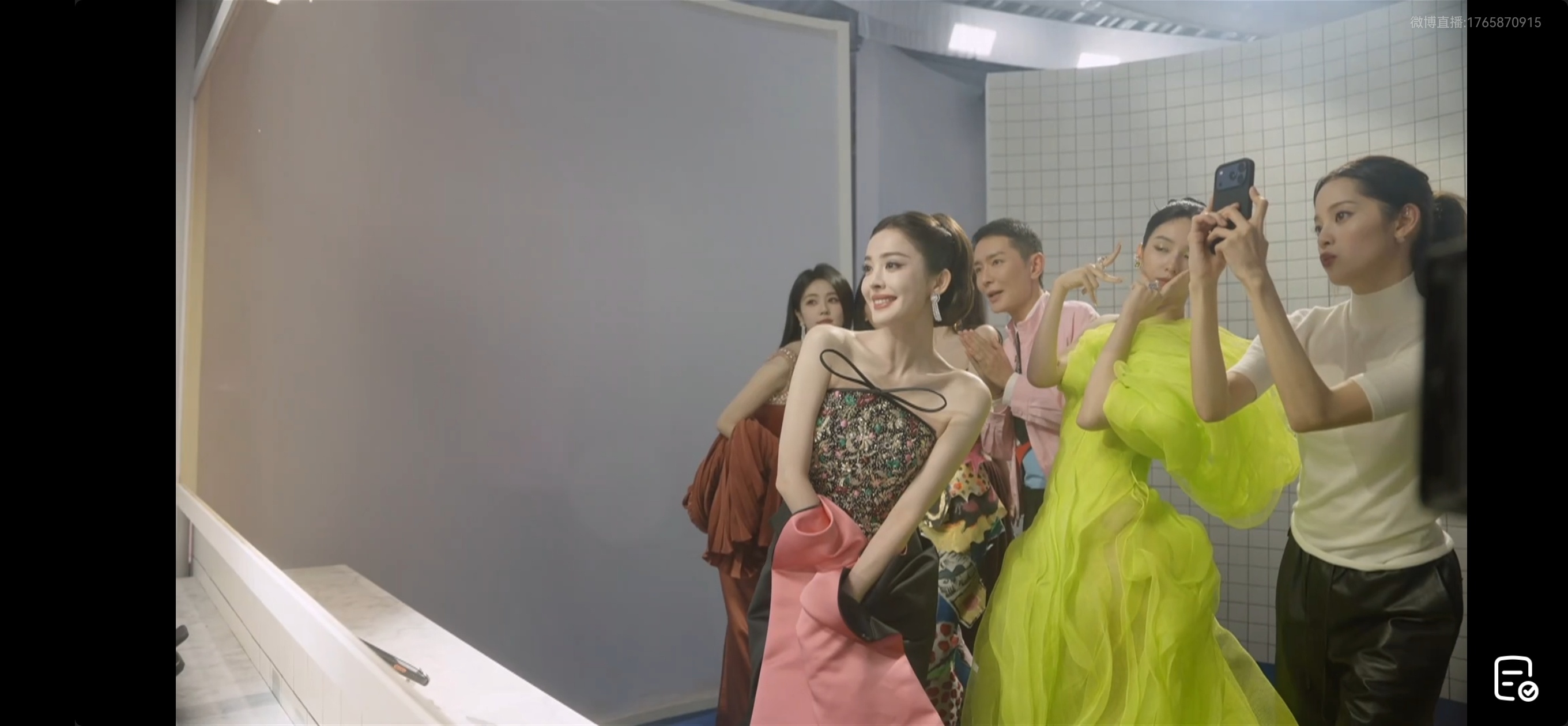 娜扎今天的红毯战袍长这样 ​​​
