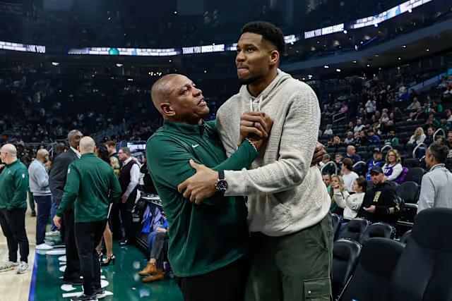 密尔沃基雄鹿在本赛季结束后与道格·里弗斯分道扬镳，目前正寻觅新任主教练。这是自2