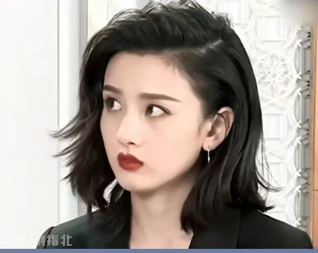 宋祖儿复古港风短发宋祖儿经典港风短发偶然翻到祖儿以前的短发造型，真的好美🥰 