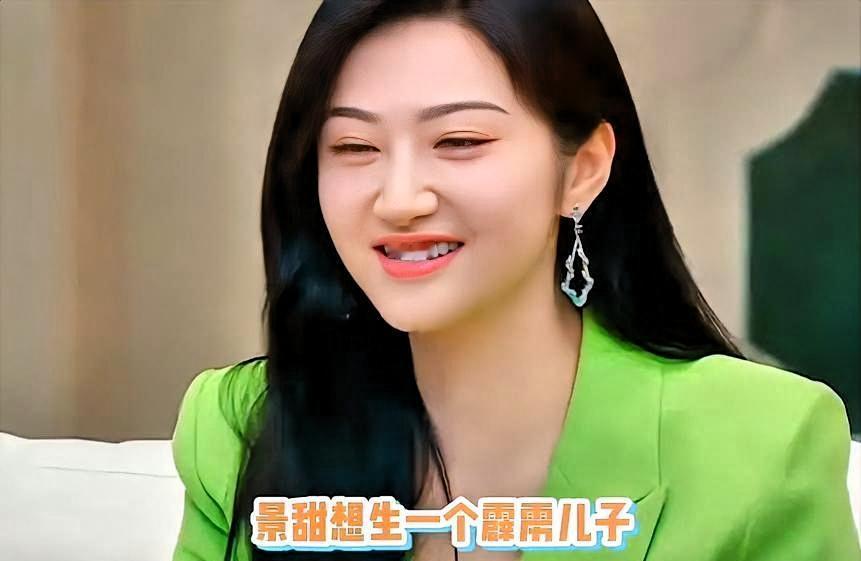 韩安冉发了一条朋友圈，评论区第一次没人嘲她。

她写的是：“这个世界怎么包容男的