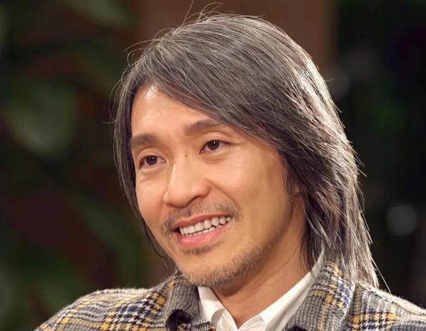 2009 年，周星驰给韩三平打了一个电话，语气谦卑：“能不能给我在《建国大业》里