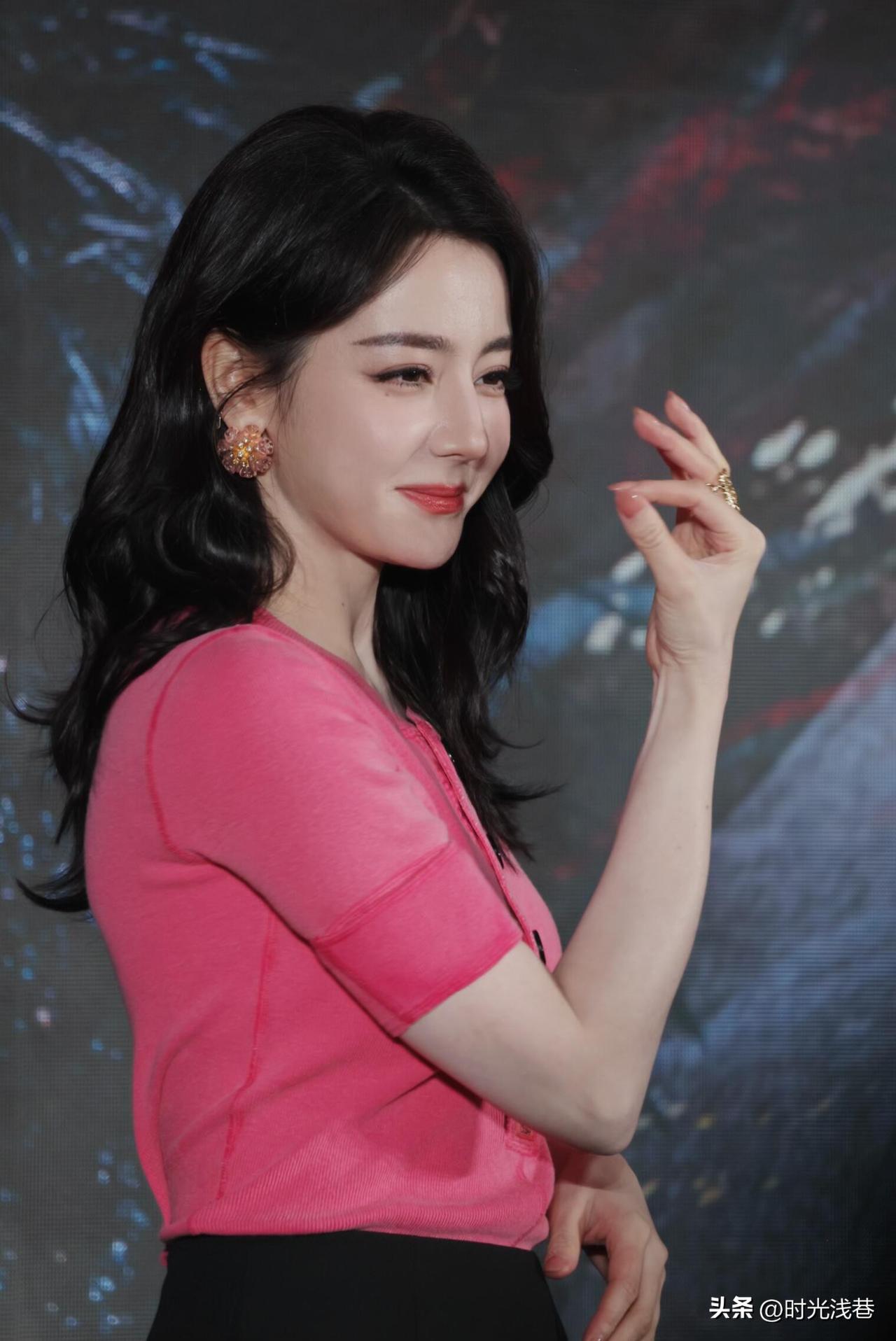 迪丽热巴的美无需用语言来赞美！