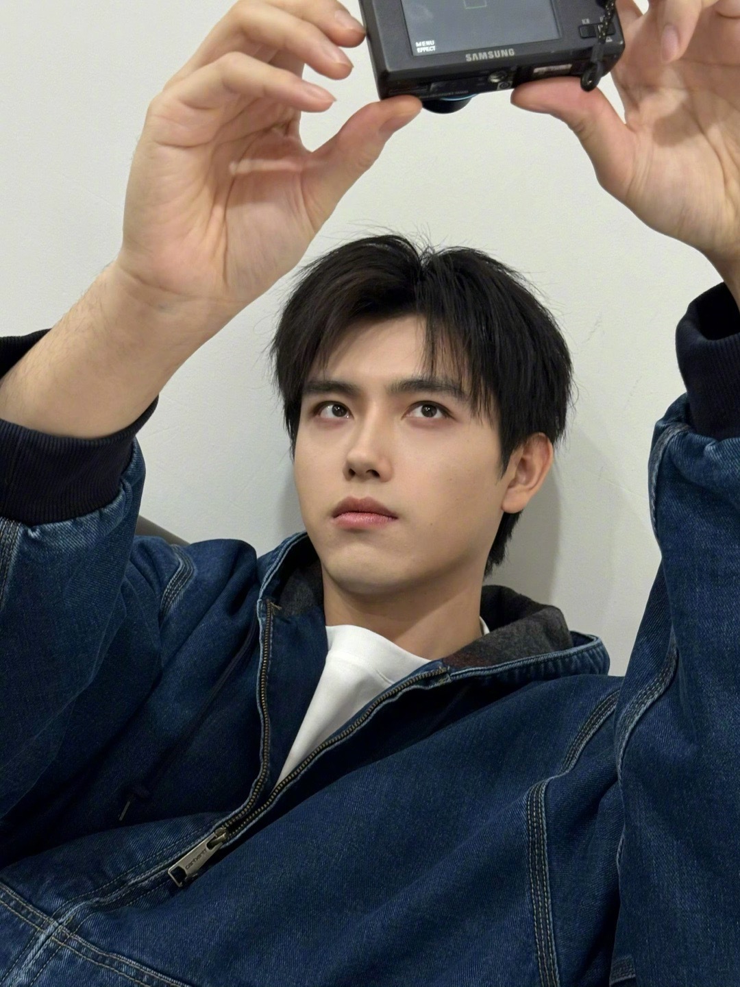 陈飞宇空降陈飞宇突然空降超话温柔互动，还剧透为新剧打了耳洞，真诚又宠粉，好期待新