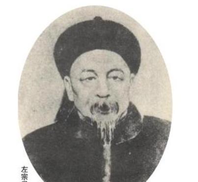 1885年，年逾古稀的左宗棠，这位曾力挽狂澜，将大清版图重新拓展到新疆的功勋卓著