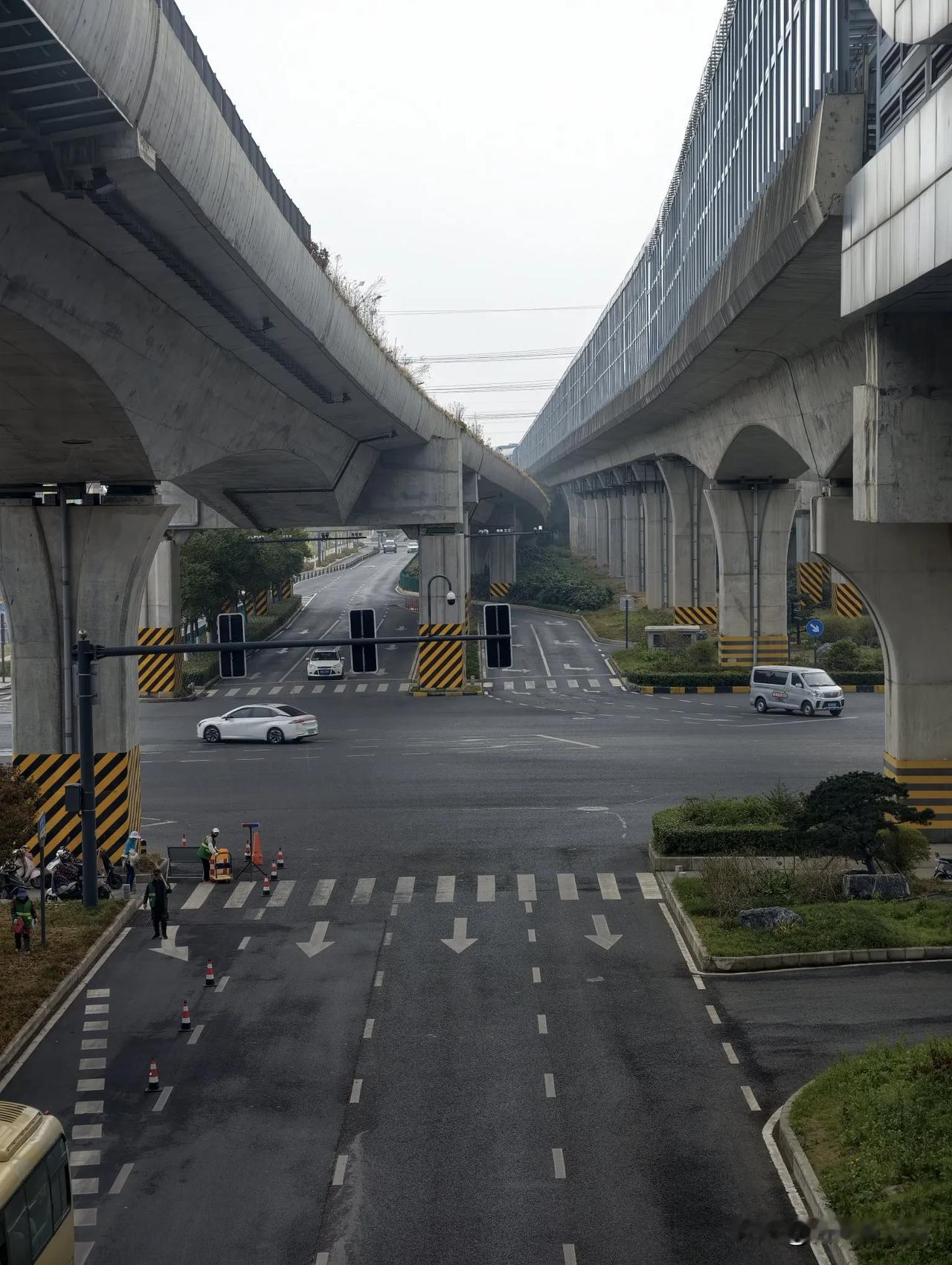 众兴乡老大众路未来将拓宽，从合肥绕城高速至众兴老街，规划断面宽度30米，属于中远